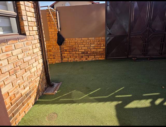 3 BEDROOM FREEHOLD FOR SALE IN GROBLERPARK